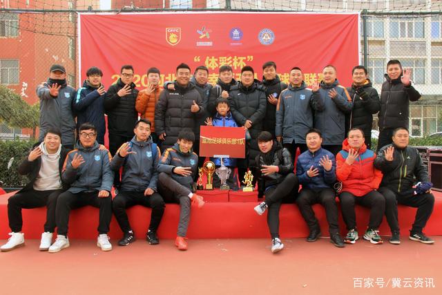 周娅菲担任三亚亚沙会闭幕式中国体育代表团旗手