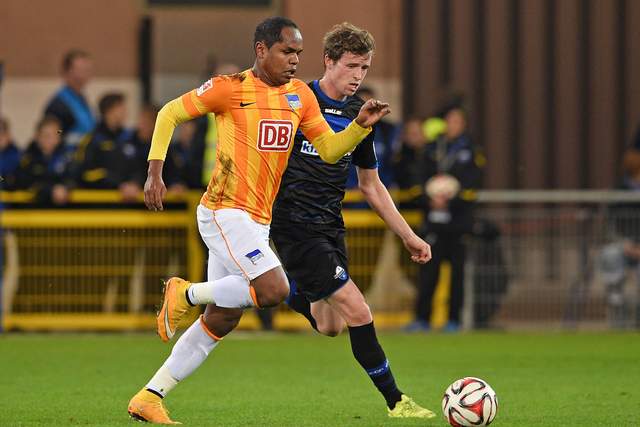 高诗岩21+10+8山东加时胜首钢 范子铭31分